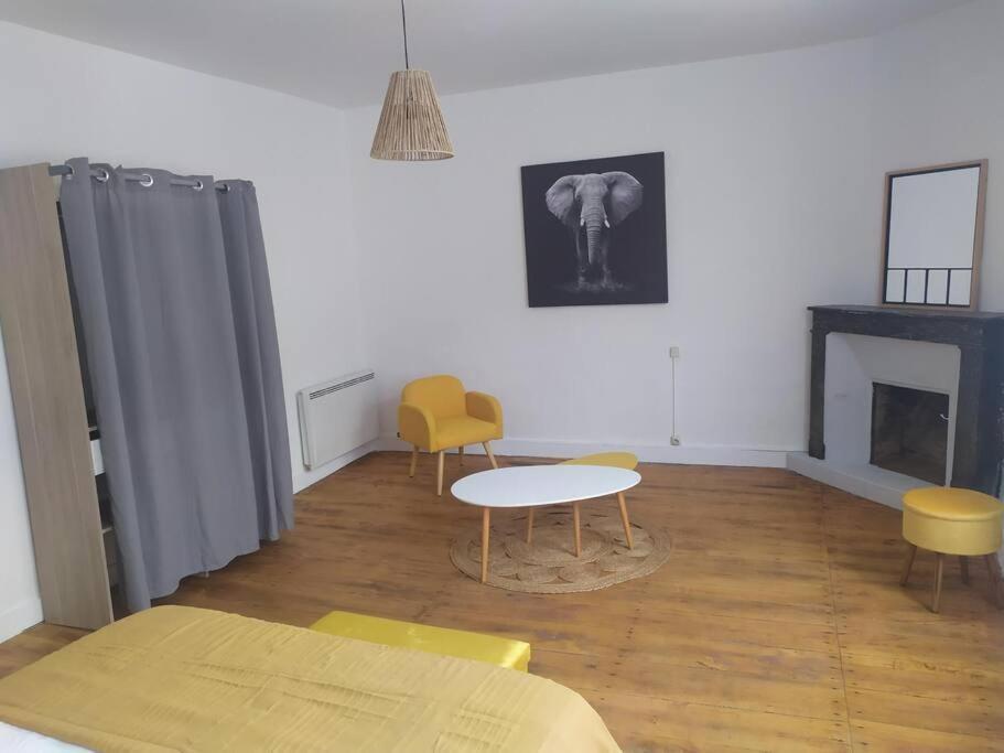 Maison De Ville Tres Lumineuse Civray  Zewnętrze zdjęcie